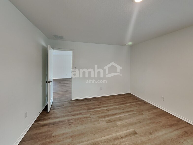 Building Photo - 5439 Elm Valley Dr