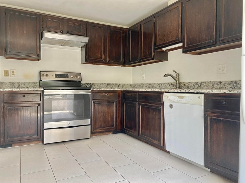 Building Photo - 7351 Crestleigh Cir