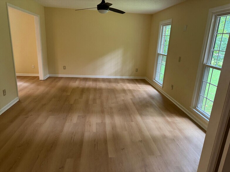 Building Photo - 4723 Shea Ln