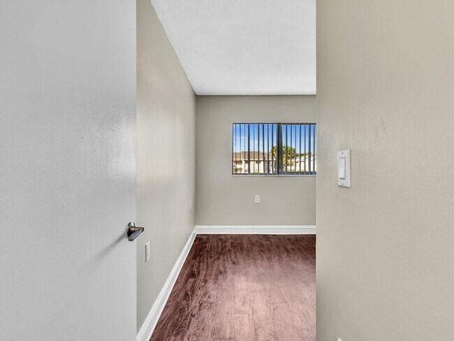 Building Photo - 1163 Lake Terry Dr