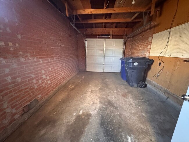 Building Photo - Beautiful 3 bedroom 2 bath home.