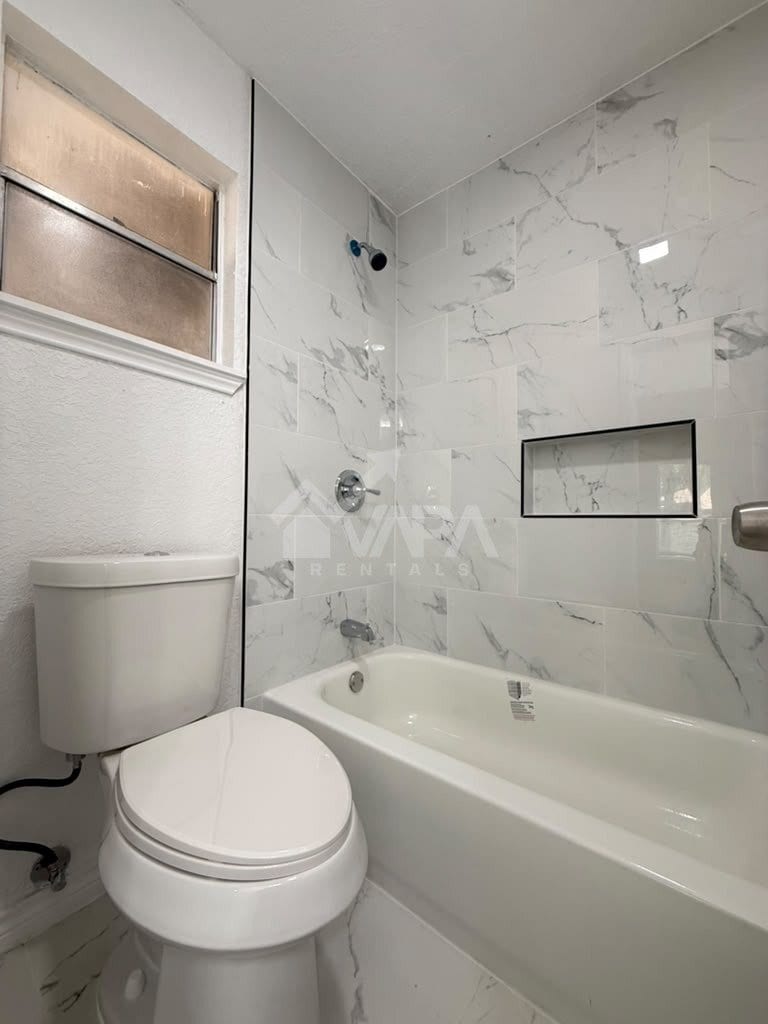 Building Photo - 209 High Oak