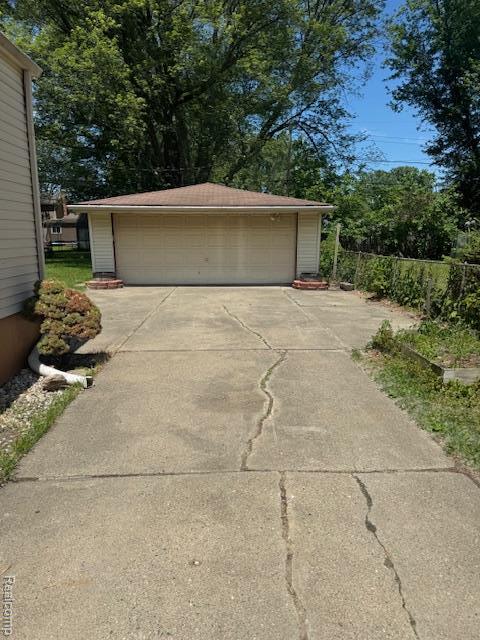 Building Photo - 24755 Trombley St
