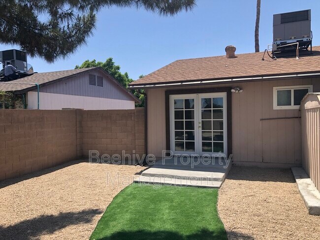 Building Photo - 4022 E Pecan Rd