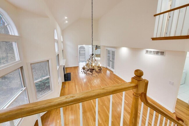 Building Photo - 325 N Water St