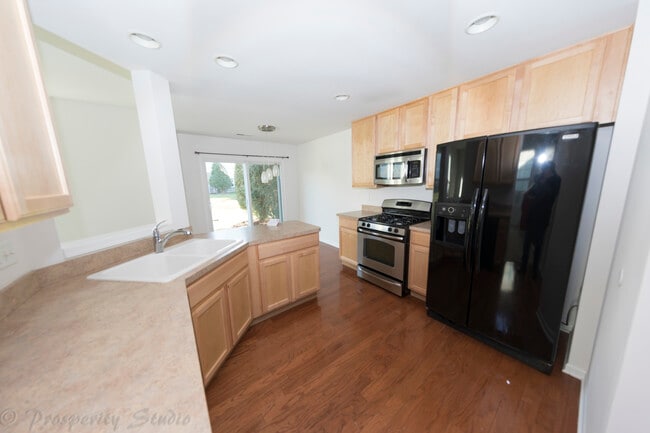 Building Photo - 636 Hawley Dr