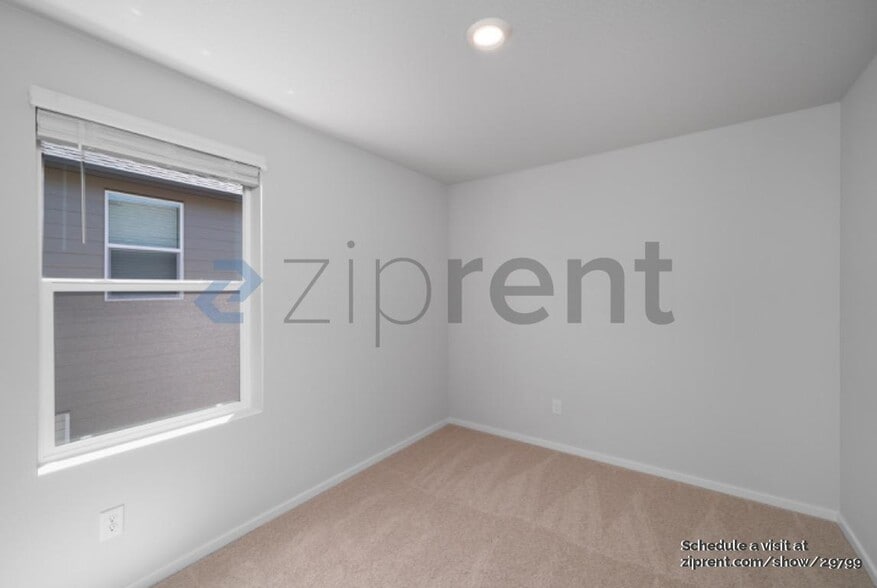 Building Photo - Unit