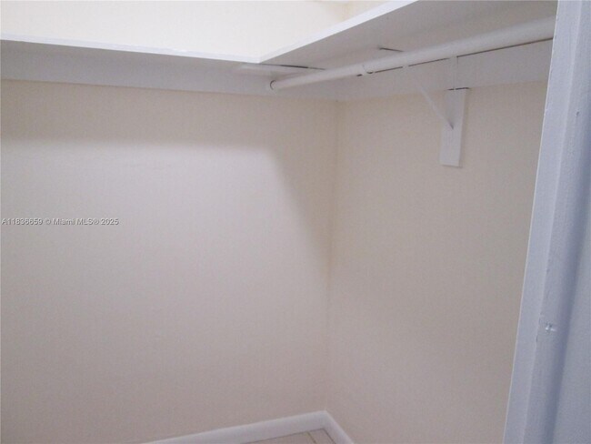 Building Photo - 4831 Bayview Dr