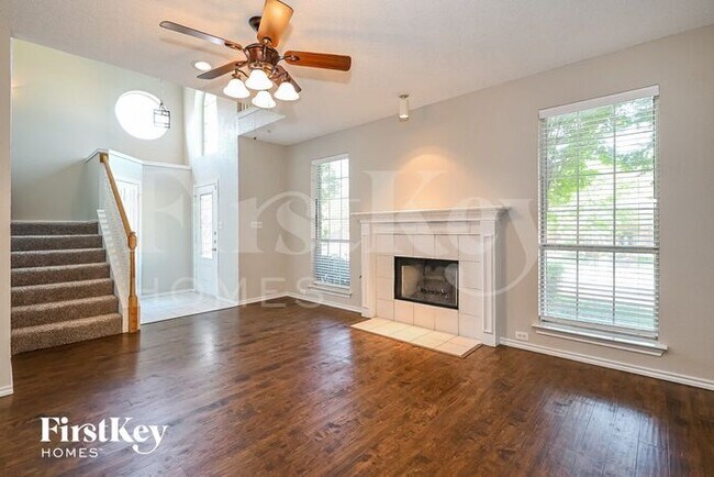 Building Photo - 2210 Meadowstone Dr