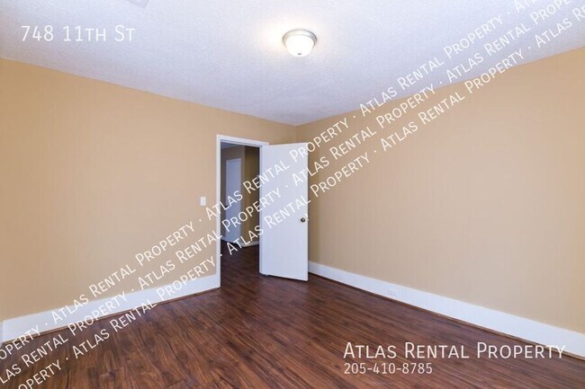 Building Photo - 748 11th St