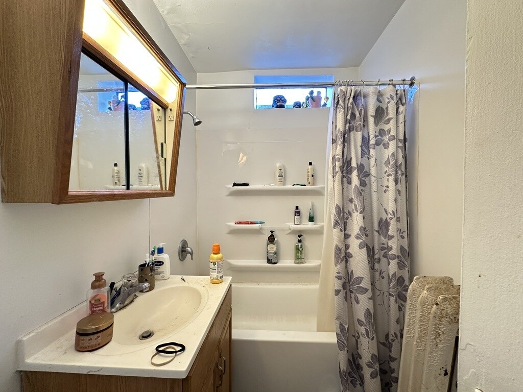 Building Photo - 3034 N Halsted St