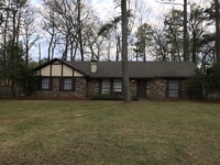 Building Photo - 412 Shenandoah Rd N