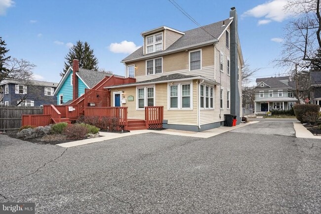 Building Photo - 18 GROVE St