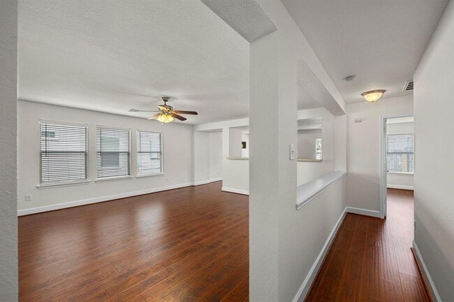 Building Photo - 18119 Waverly Hollow Ln