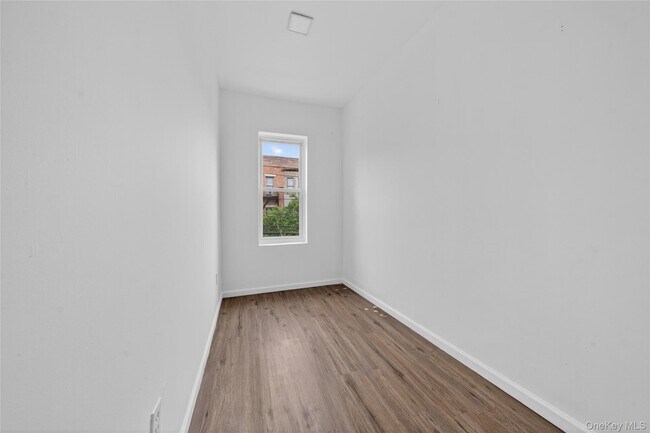 Building Photo - 647 Manida St