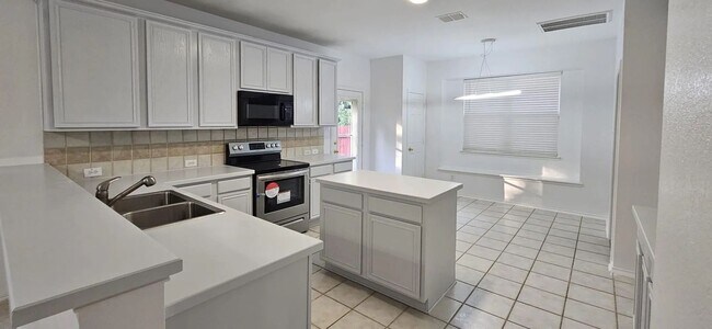 Building Photo - Amazing 4 b+2.5b Single family
