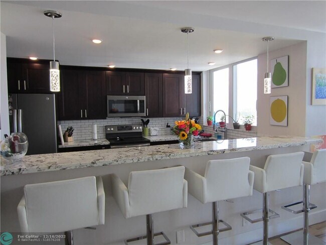 Building Photo - 1370 S Ocean Blvd