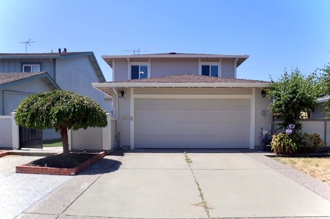 Primary Photo - Gorgeous 4-bedroom home with pool – Lakesh...