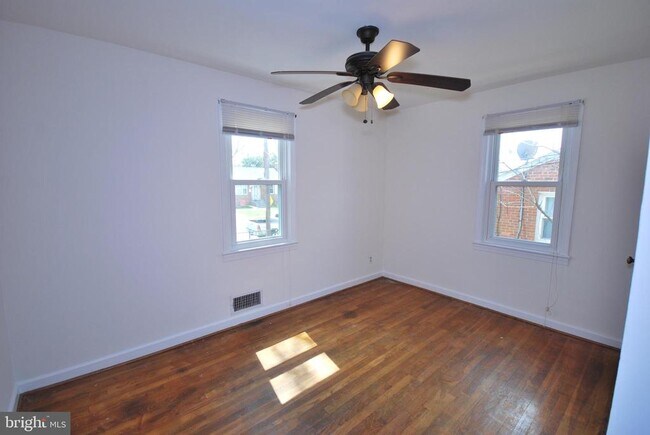 Building Photo - 5028 Nantucket Rd