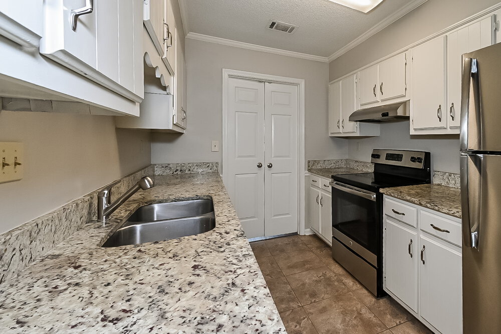 Building Photo - 6594 Pine Top Cir N