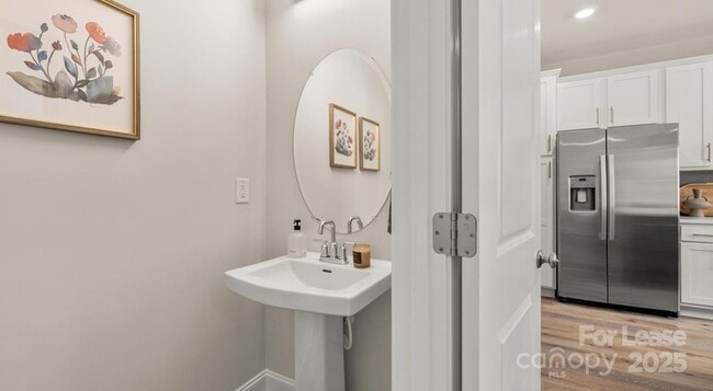 Building Photo - 1748 Marglyn Dr