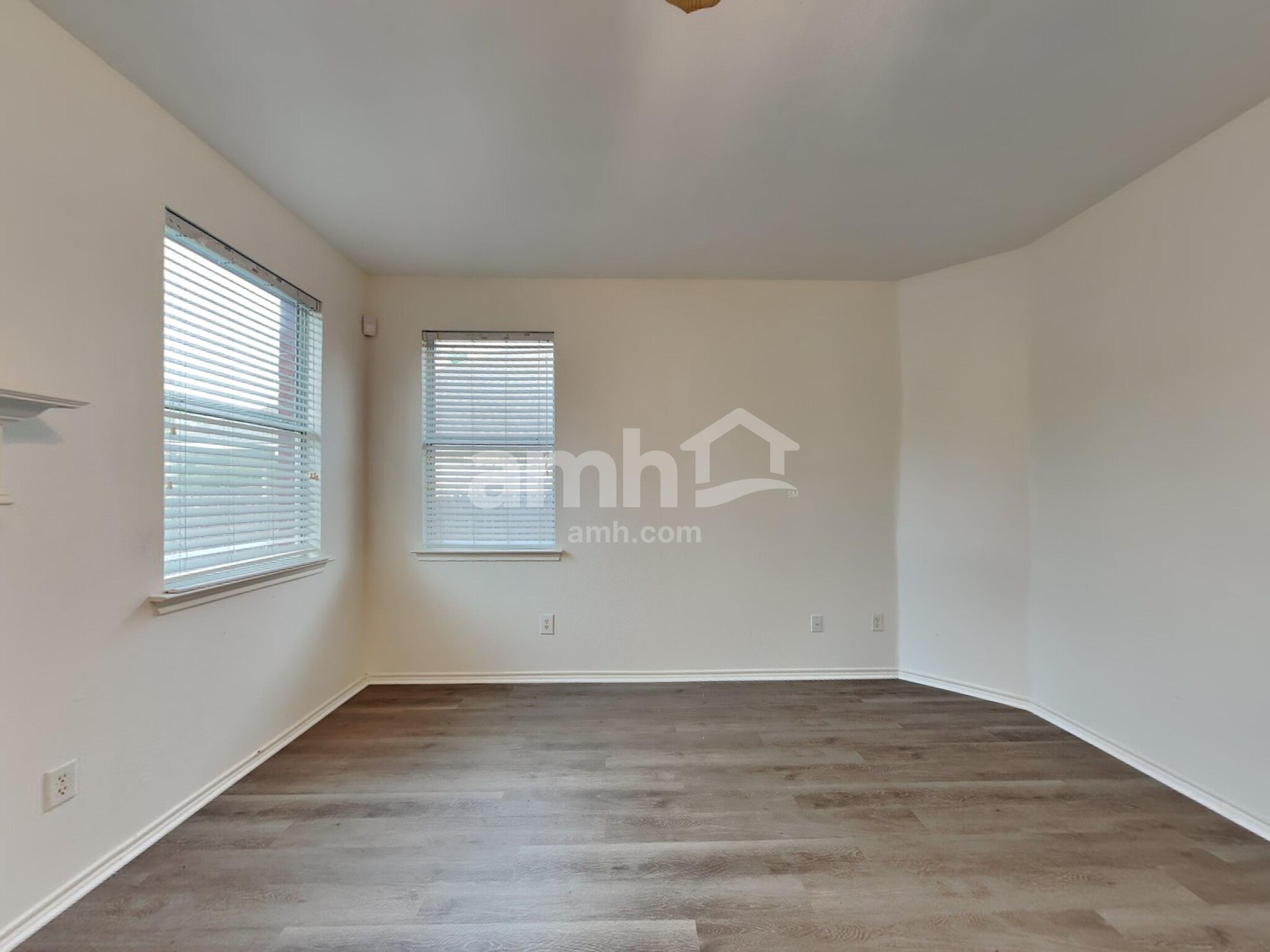 Building Photo - 4825 Summer Oaks Ln