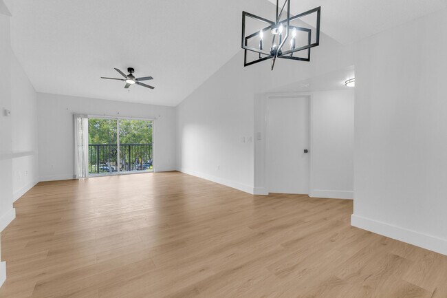 Building Photo - 400 Crestwood Ct N