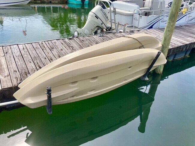 Building Photo - Experience the Ultimate Crystal River Getaway!