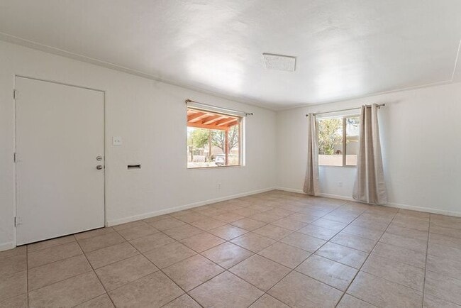 Building Photo - Desert Light & Outdoor Living – Tucson 2 B...