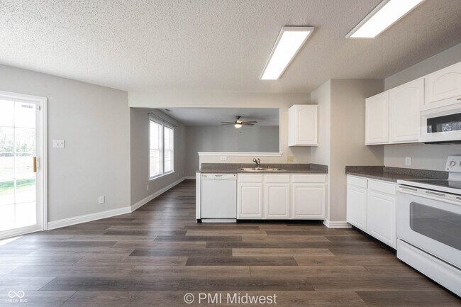 Building Photo - 859 Runnymede Dr