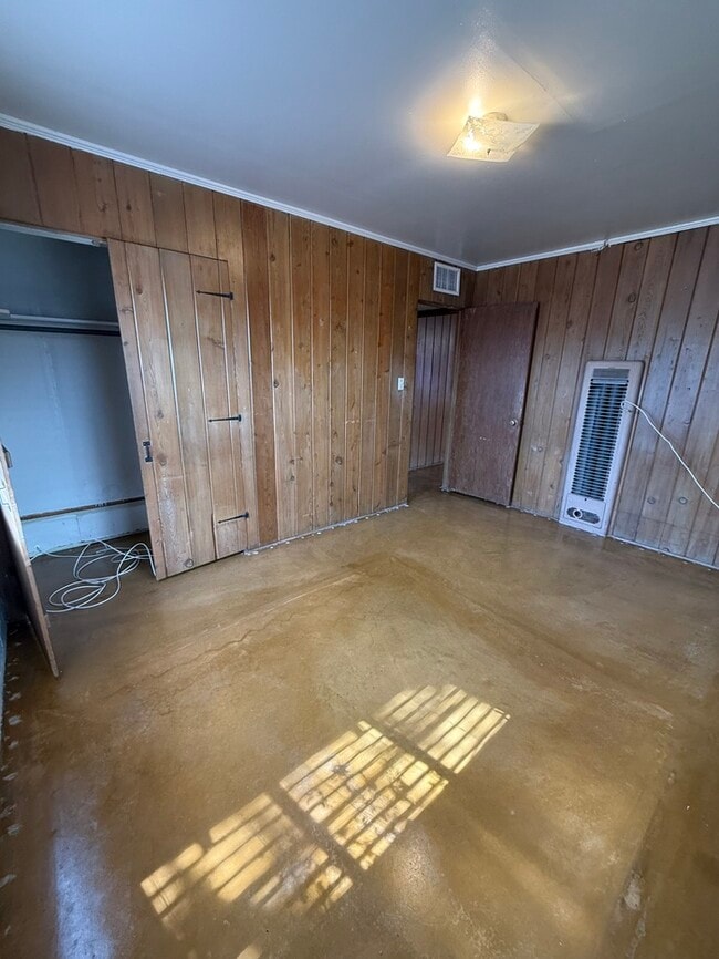 Building Photo - 2536 E Linden St