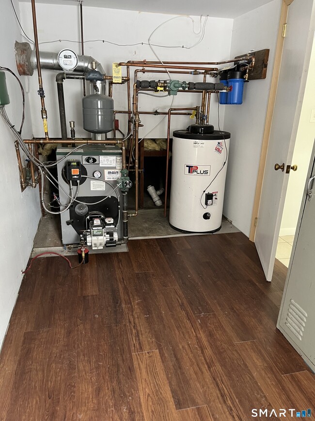 Building Photo - 73 Soundview Rd