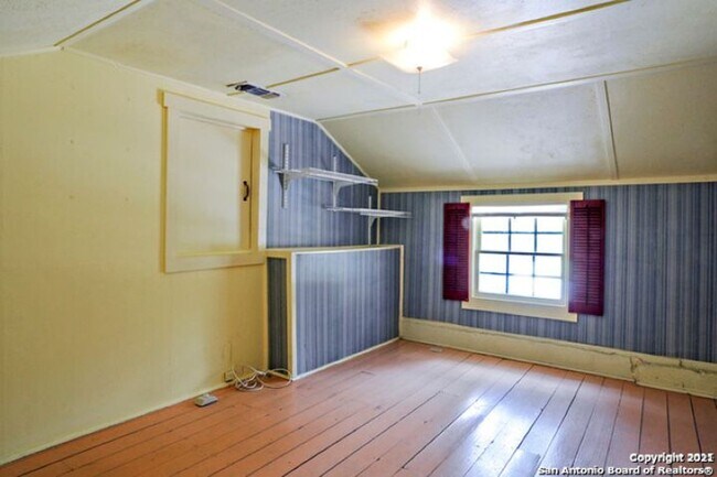Building Photo - 2 Bedroom/1 Bath Alamo Heights Subdivision