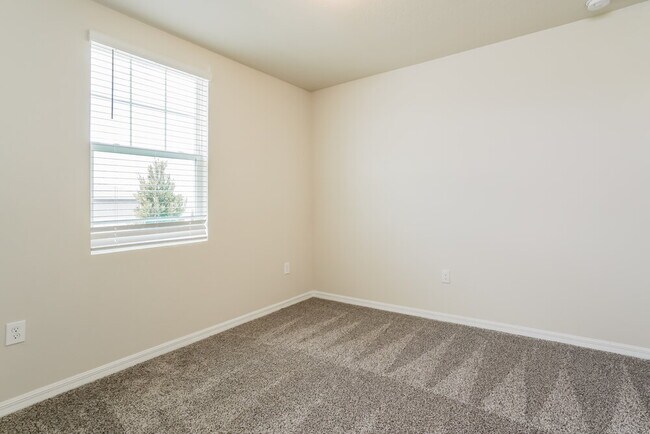 Building Photo - 1102 Oak Vly Dr
