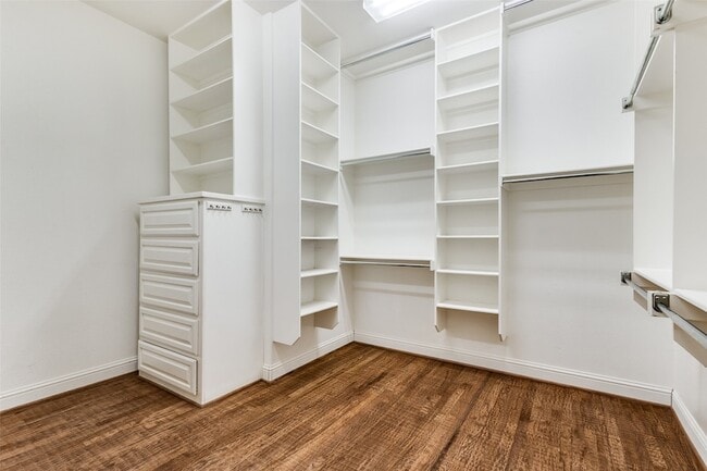 Building Photo - 901 Sandy Trail