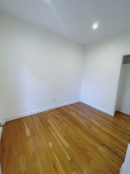 Building Photo - 63 Middle St