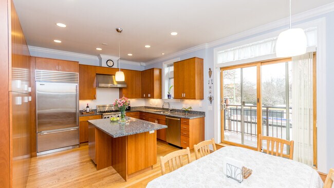 Building Photo - 4113 N Southport Ave