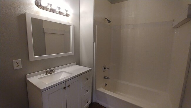 Building Photo - 47 N Xanthus Ave