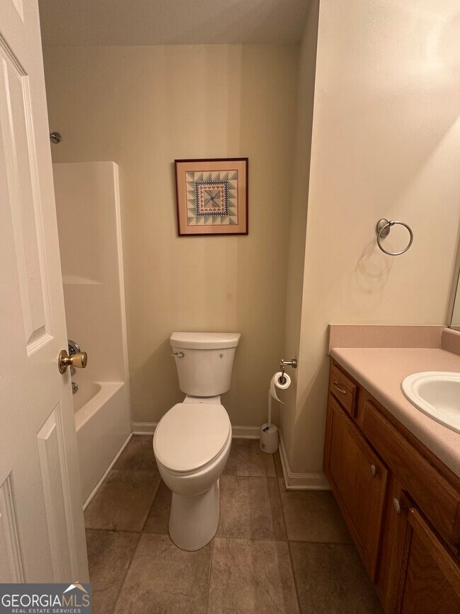 Building Photo - 1943 Oakbluff Way SW