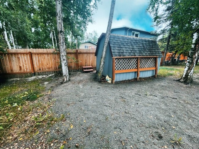 Building Photo - Beautiful and Spacious South Anchorage Home!