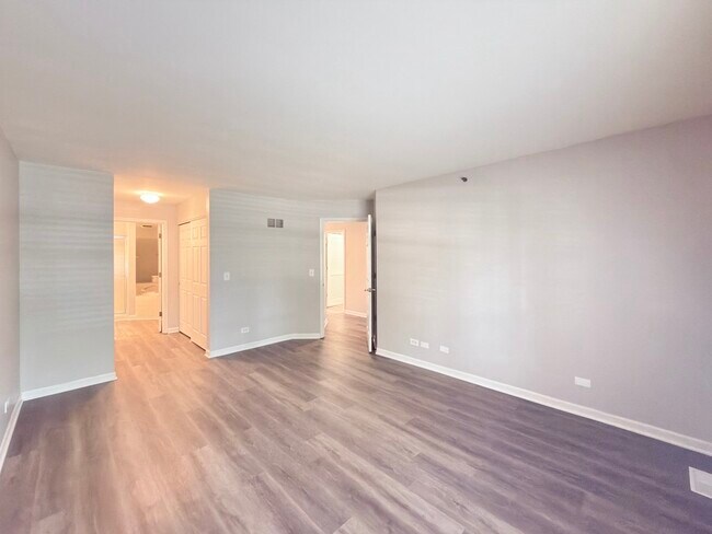 Building Photo - 5S525 Scots Dr
