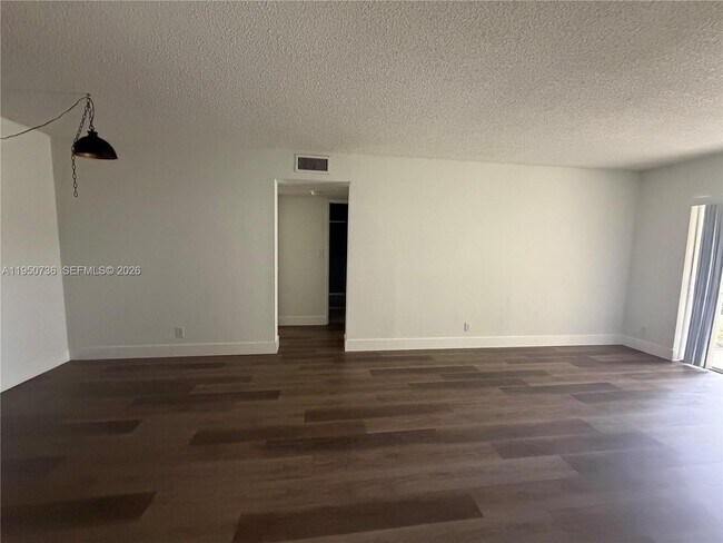 Building Photo - 300 Gardens Dr