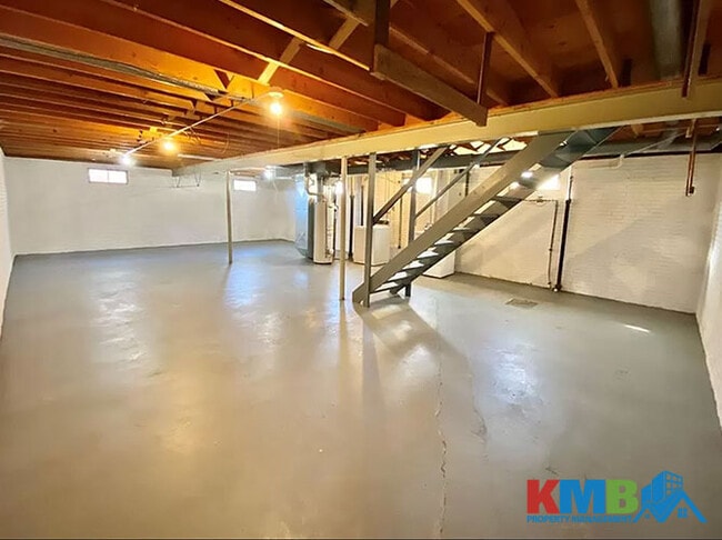 Building Photo - 1209 Harold Dr SE