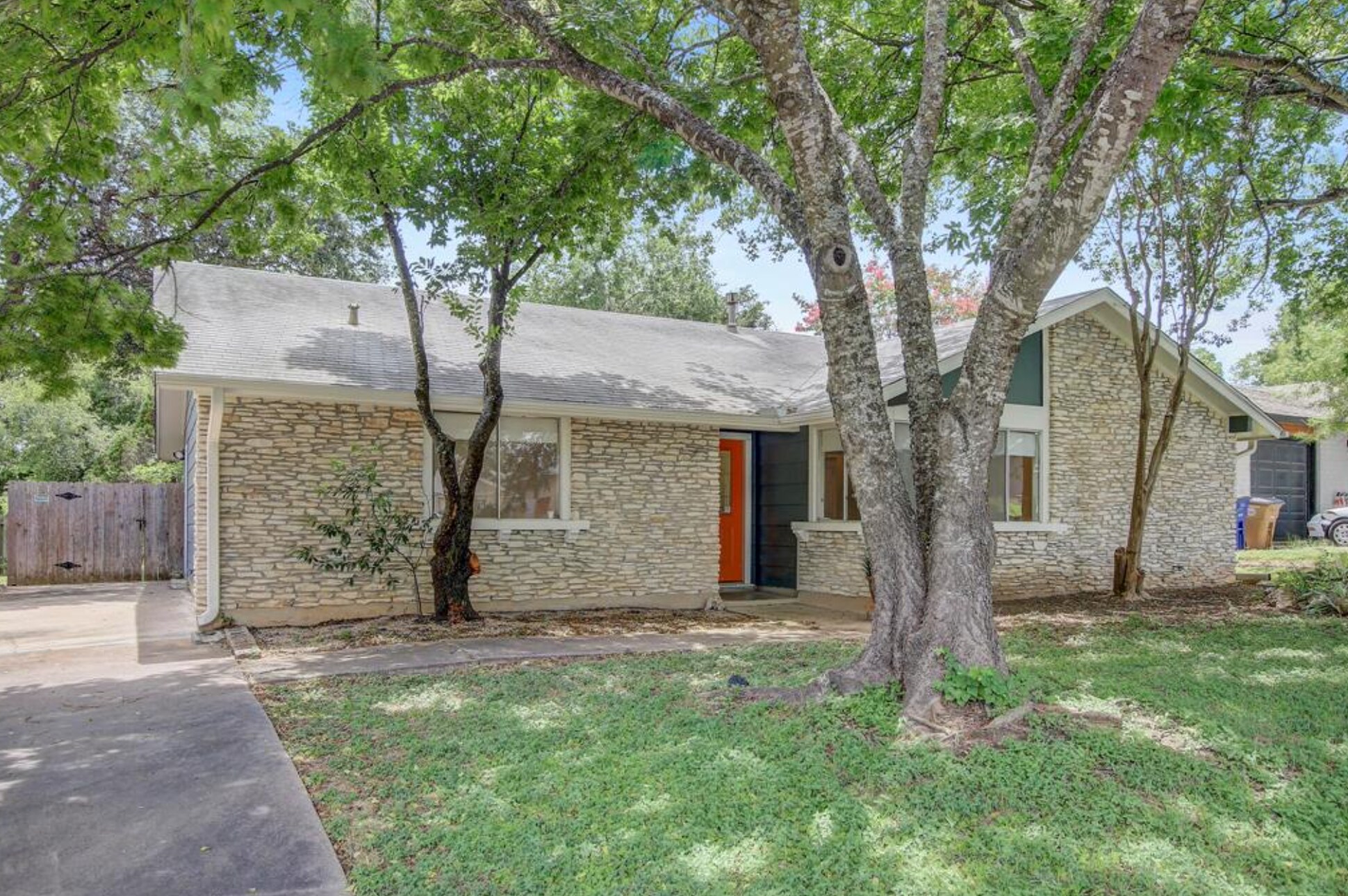 Building Photo - 705 Huntingdon Pl