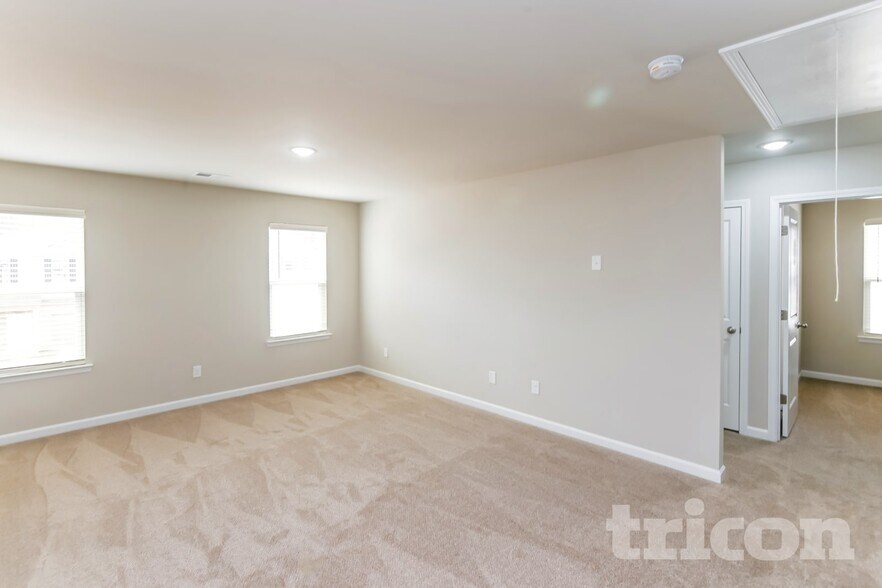 Building Photo - 205 Spring Knoll Dr