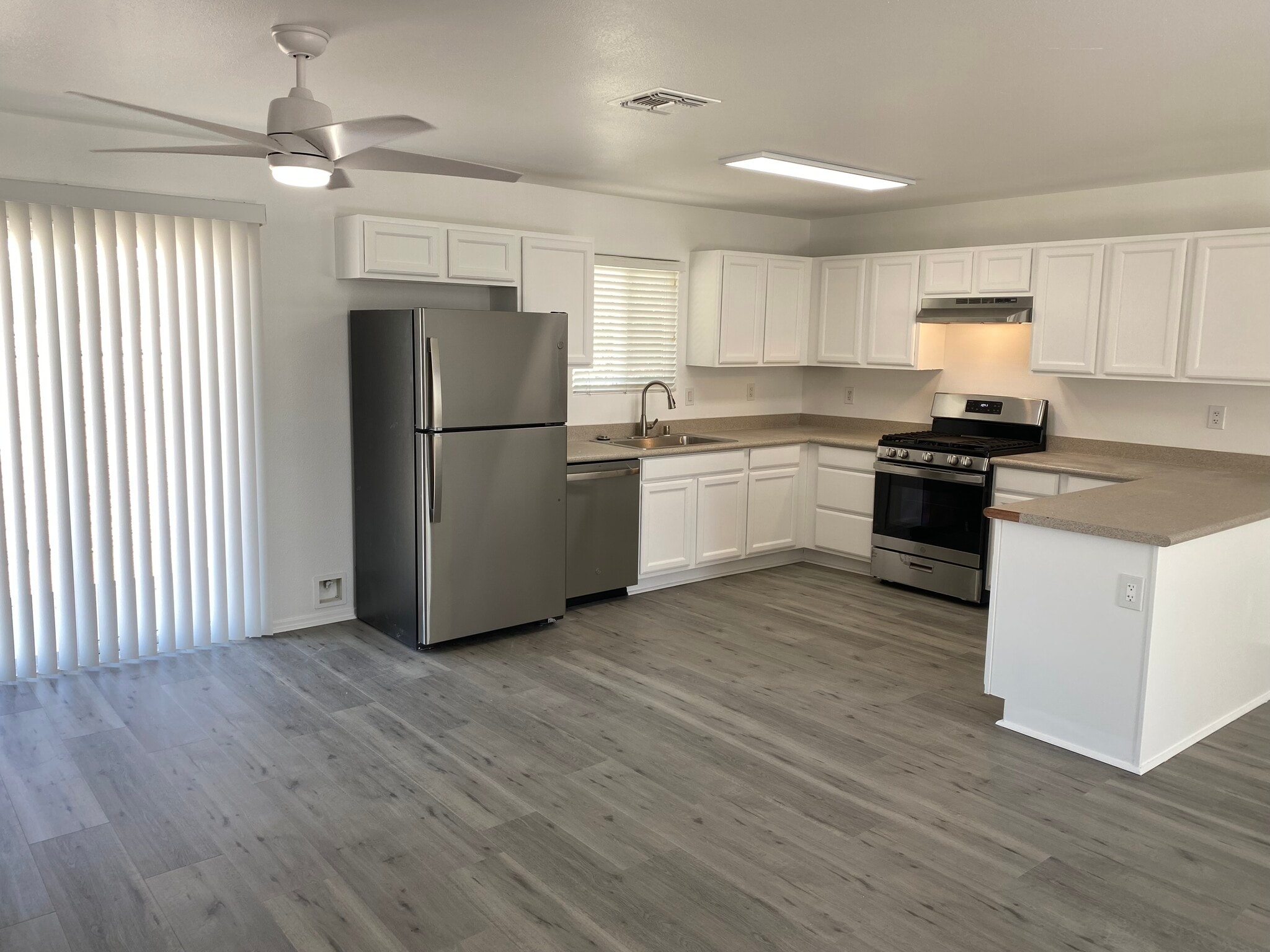 Building Photo - 73641 Sunnyslope Dr