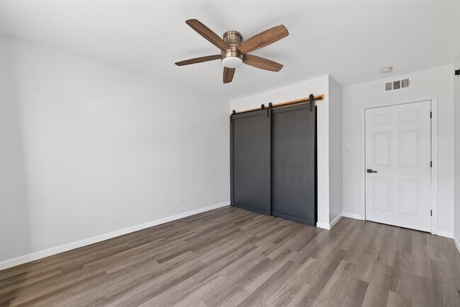 Building Photo - 1811 Stoney Brook Dr