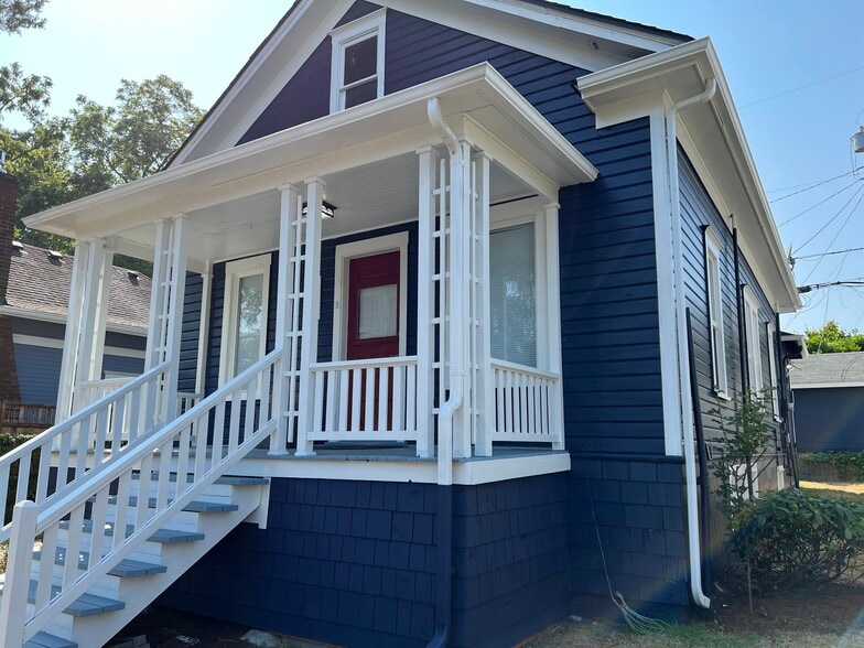 Building Photo - 5511 Brooklyn Ave NE