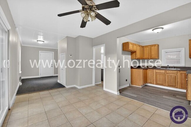 Building Photo - 1913 Newport Ave