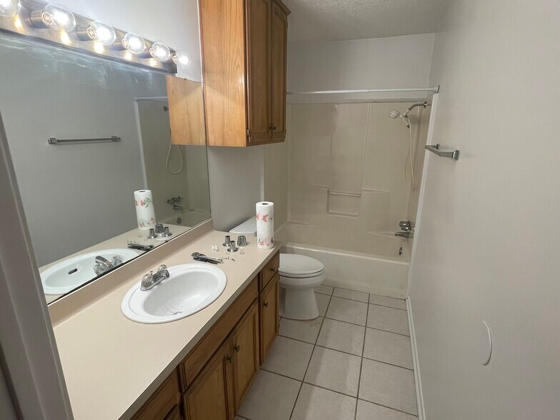 Building Photo - 1111 Donna dr